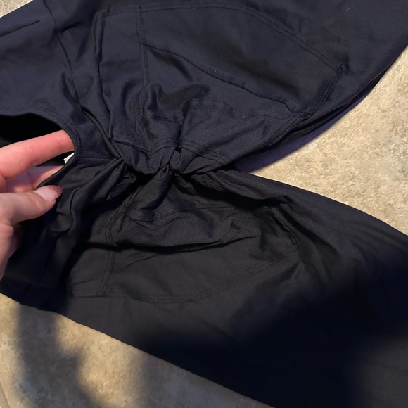 Sexy Booty Scrunch black backless bodysuit - Picture 4 of 5